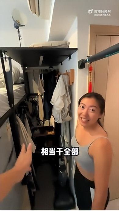 平米晚上睡衣柜顶客厅宽敞还有大阳台九游会女子香港花近400万买15(图5)